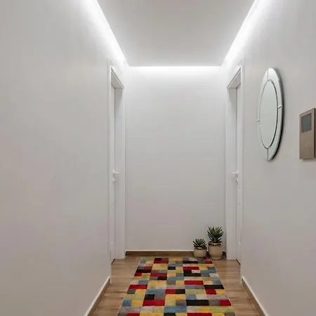 Апартаменты Modern Near Vero Jumbo Station *